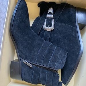 Marc Fisher LTD
YANDI WESTERN BOOTIE